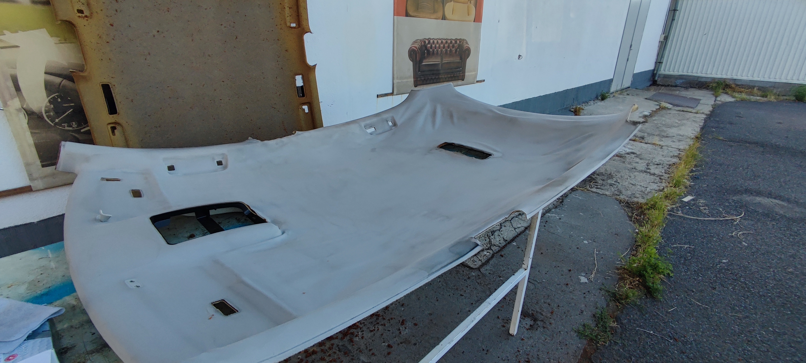 Tetőkárpit javítás előtt – besüllyedt és hullámos szövet